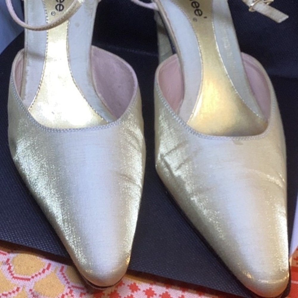 J.RENEE CHAMPAGNE SATIN PUMPS HEEL.